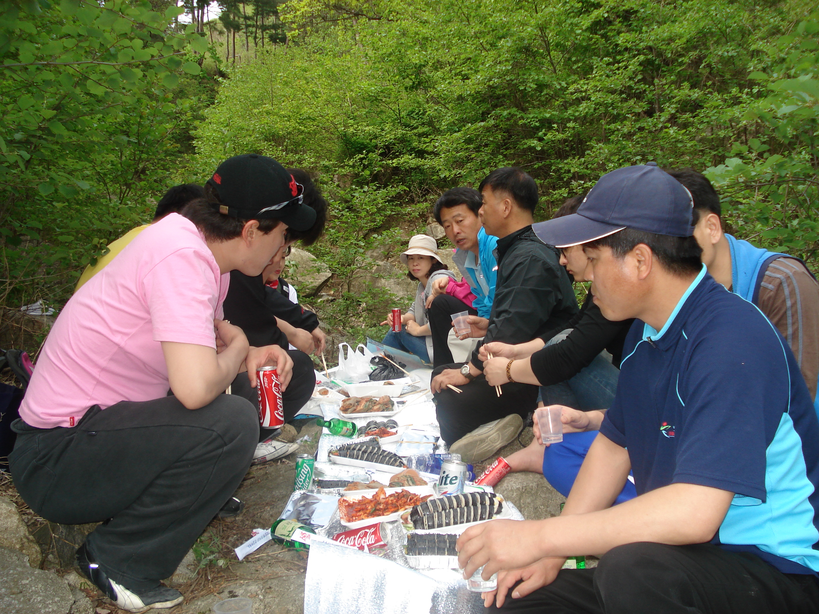 산나물 채취대회 마치고게시글의 2번째 이미지입니다.