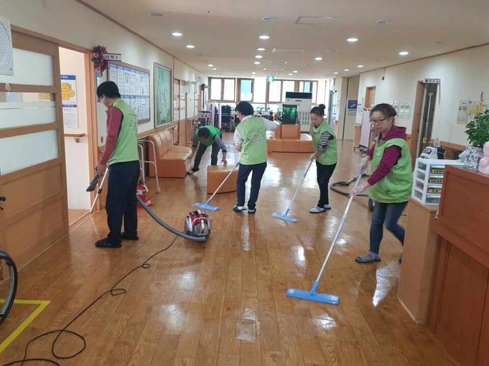 2017년 동해이레요양병원 봉사활동게시글의 5번째 이미지입니다.