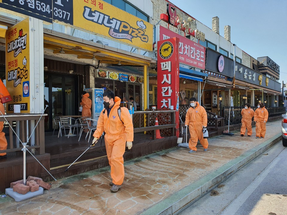 코로나19 극복 노사합동 방역활동게시글의 4번째 이미지입니다.